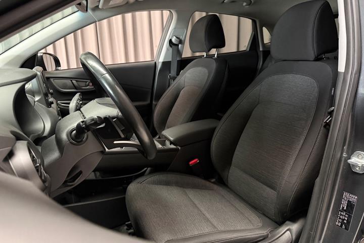Grå Hyundai Kona fra 2020
