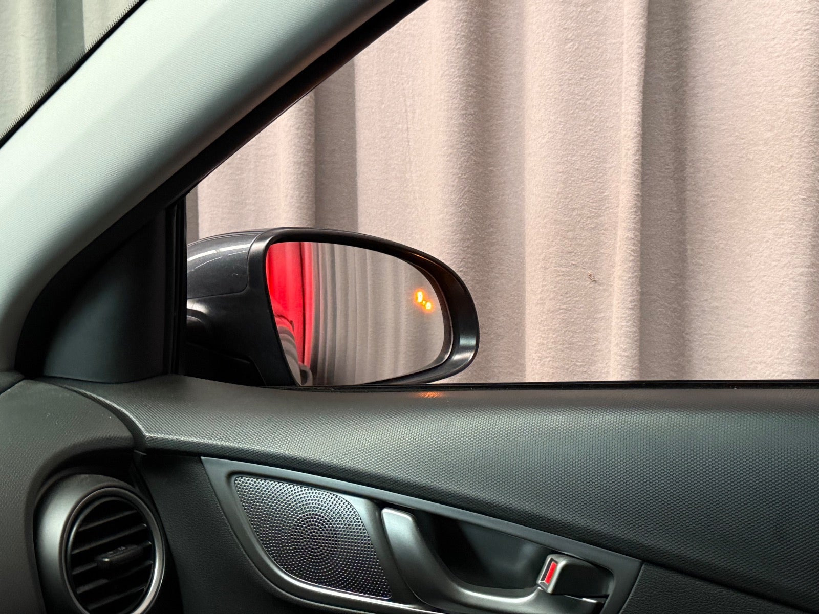 Grå Hyundai Kona fra 2020
