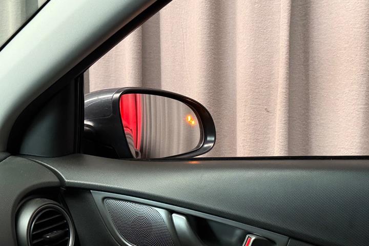 Grå Hyundai Kona fra 2020
