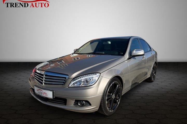 Beige Mercedes C180 fra 2008