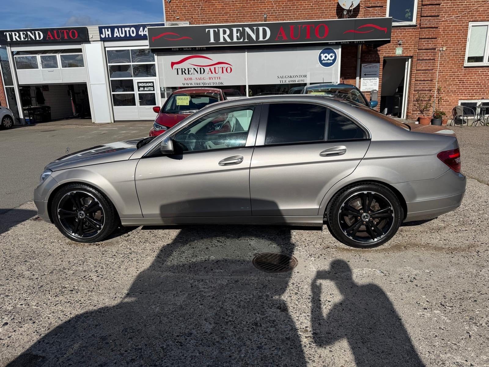 Beige Mercedes C180 fra 2008