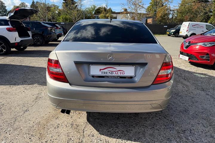 Beige Mercedes C180 fra 2008