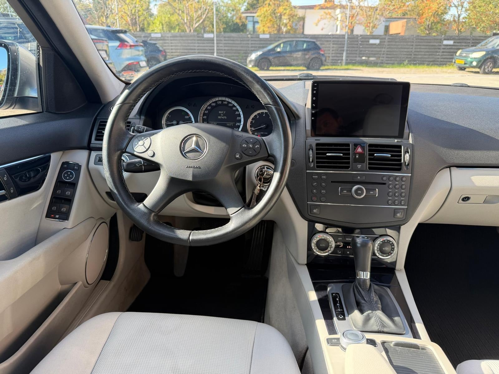 Beige Mercedes C180 fra 2008