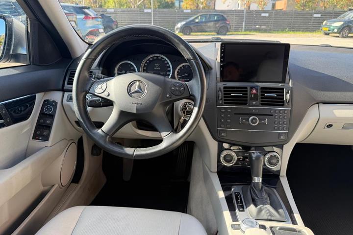 Beige Mercedes C180 fra 2008