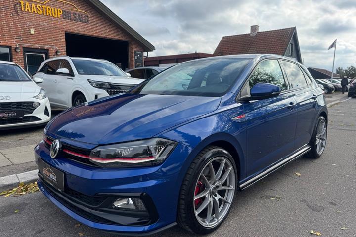 Blå VW Polo fra 2019