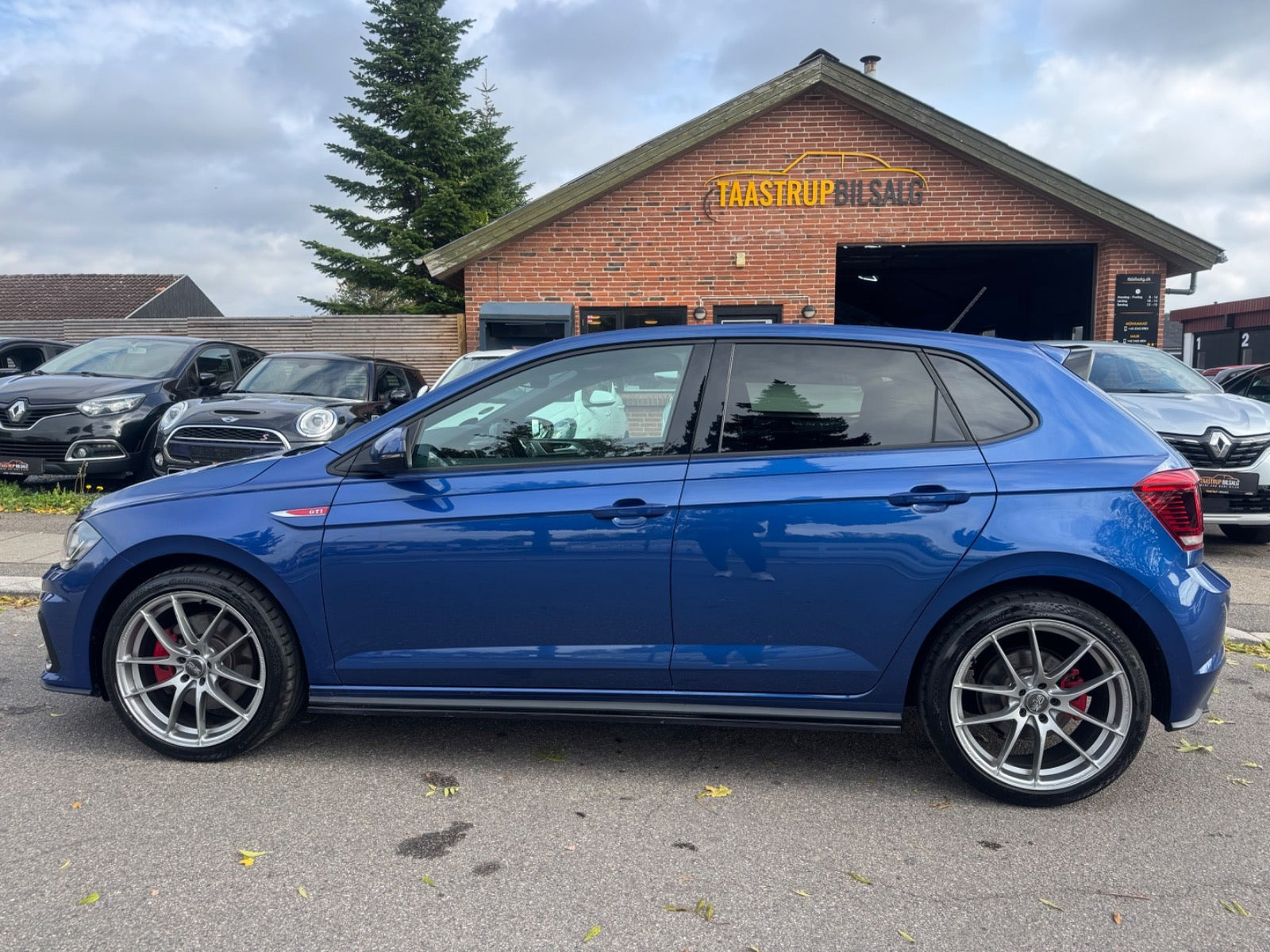 Blå VW Polo fra 2019