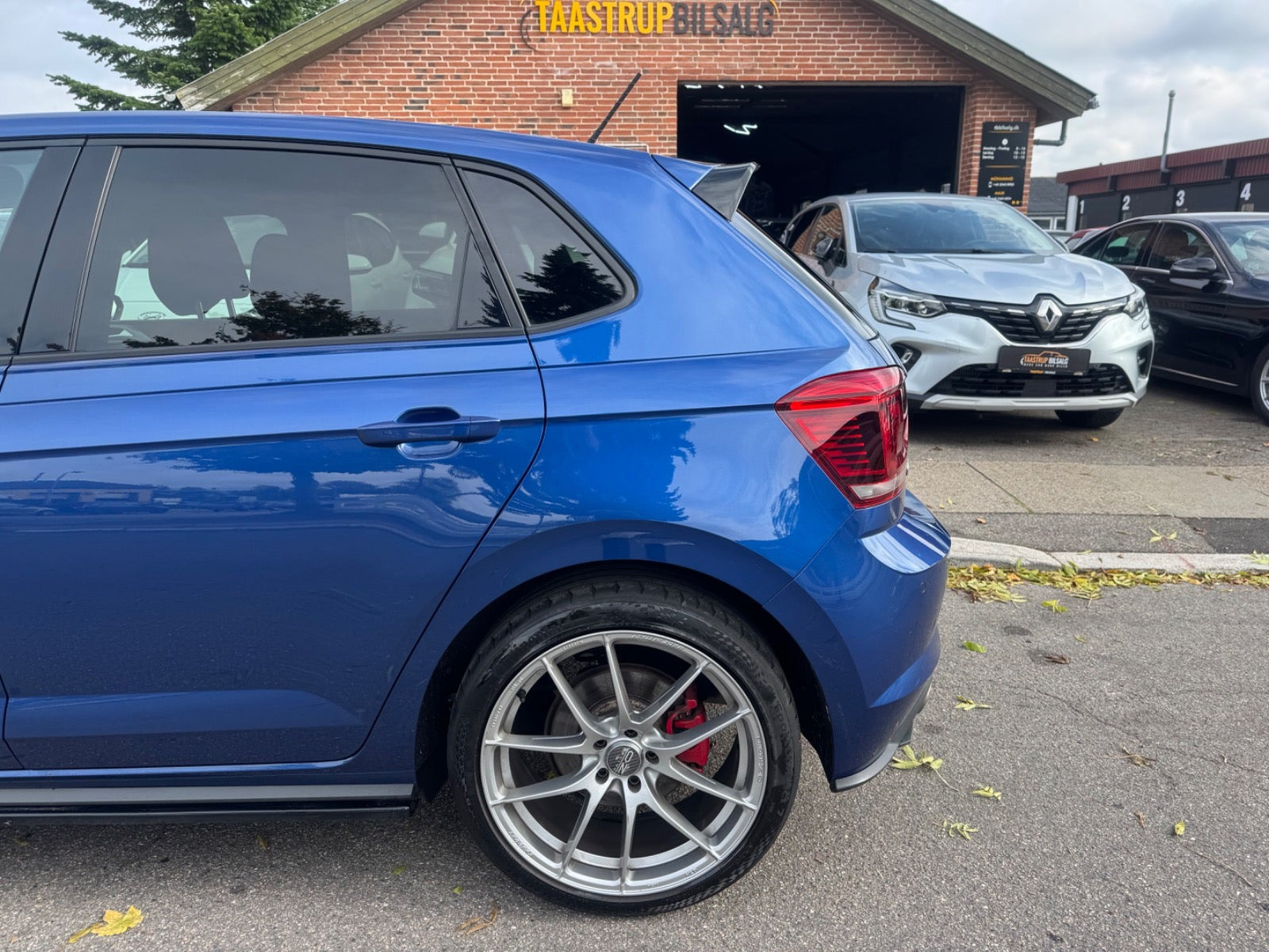 Blå VW Polo fra 2019