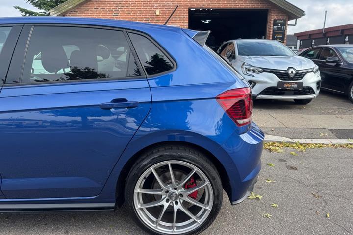 Blå VW Polo fra 2019
