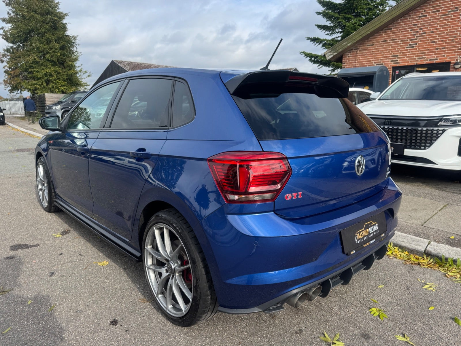 Blå VW Polo fra 2019