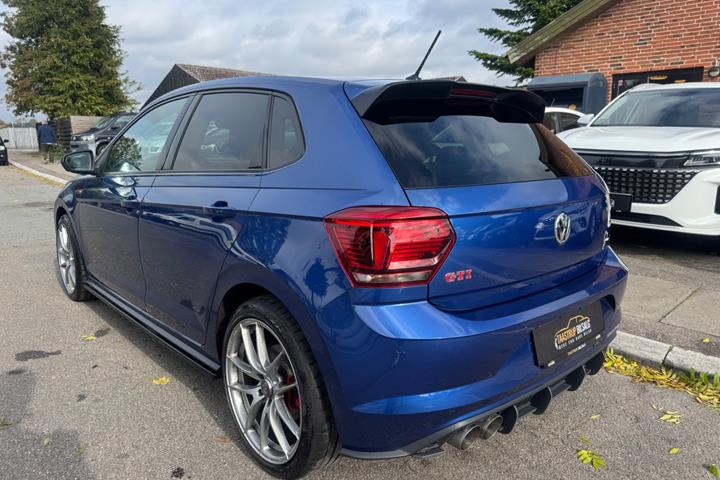 Blå VW Polo fra 2019