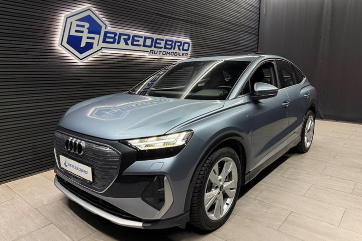 Blå Audi Q4 e-tron fra 2024