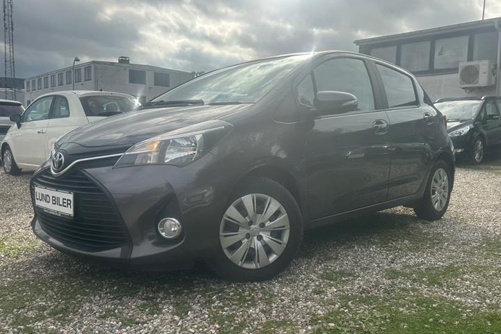 Grå Toyota Yaris fra 2017
