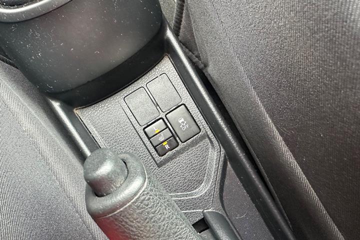 Grå Toyota Yaris fra 2017