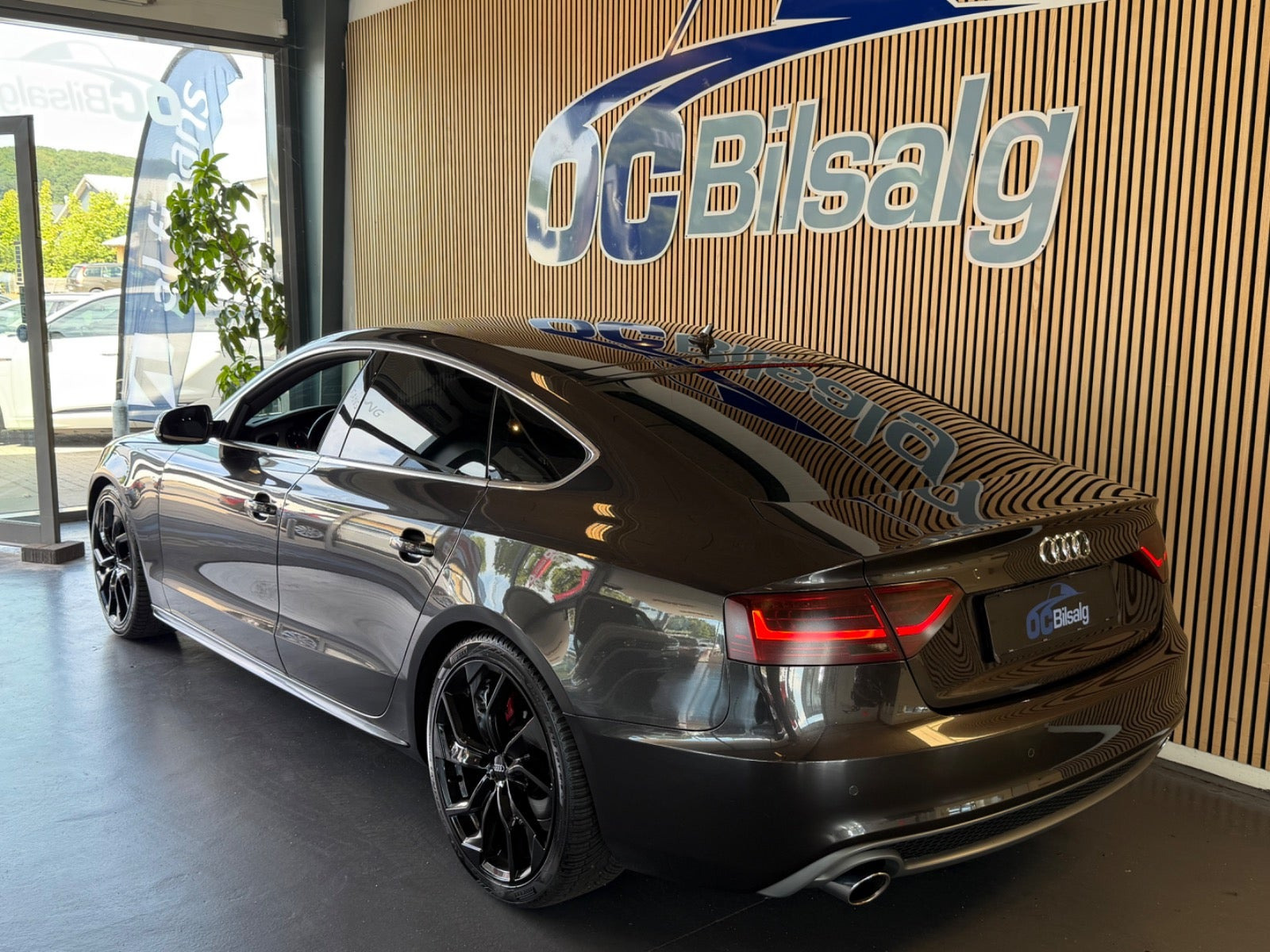 Grå Audi A5 fra 2016