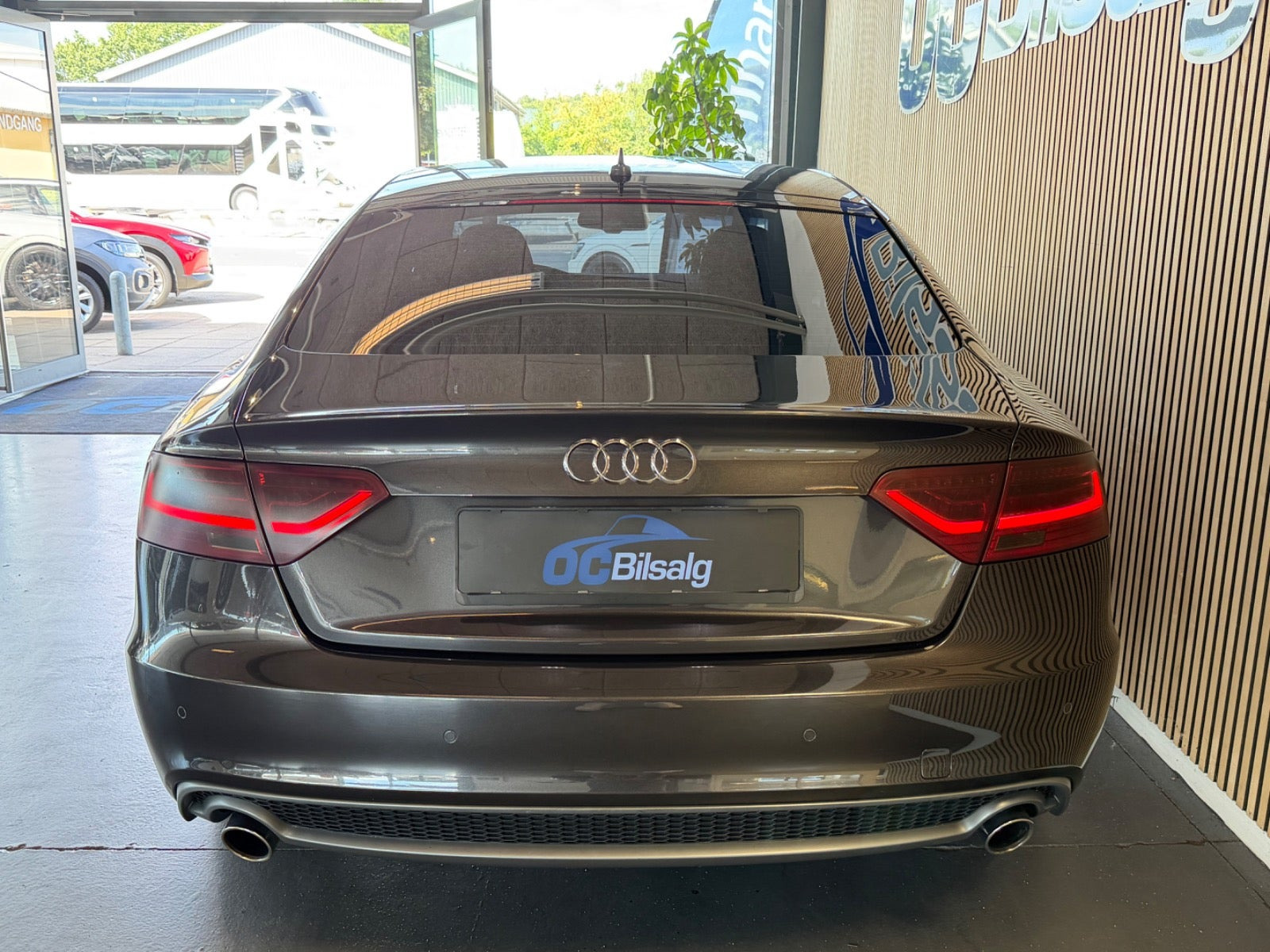 Grå Audi A5 fra 2016