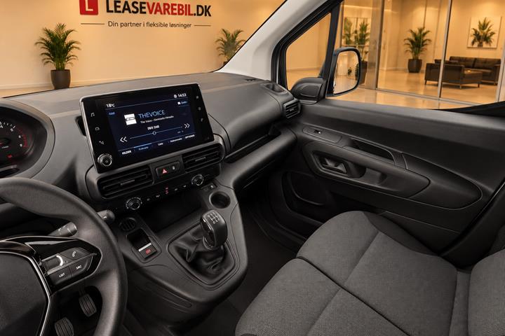 Hvid Peugeot Partner fra 2019