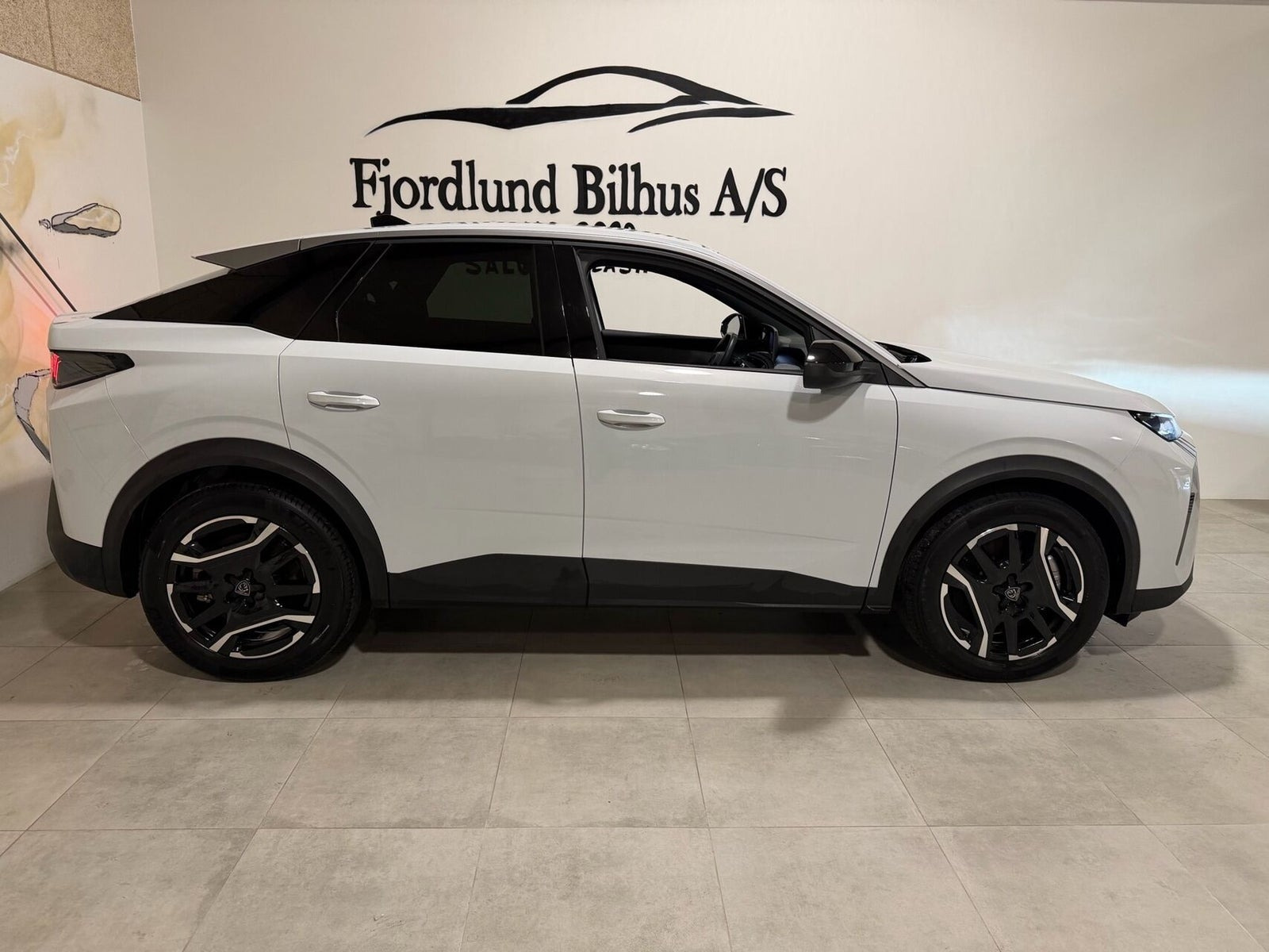Hvid Peugeot e-3008 fra 2025