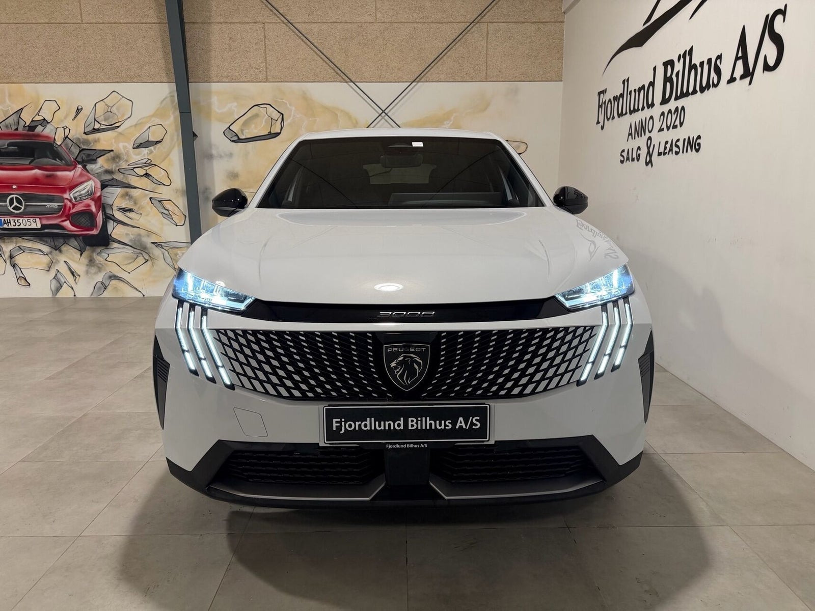Hvid Peugeot e-3008 fra 2025