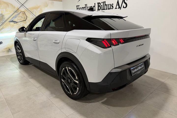 Hvid Peugeot e-3008 fra 2025