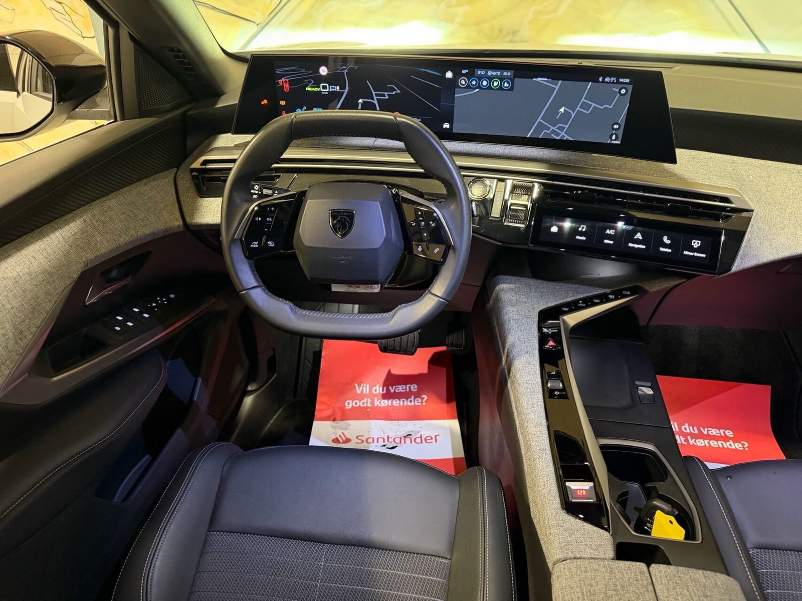 Hvid Peugeot e-3008 fra 2025