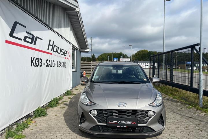 Sølv Hyundai i10 fra 2020