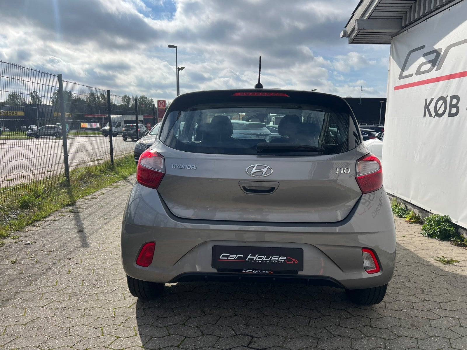 Sølv Hyundai i10 fra 2020