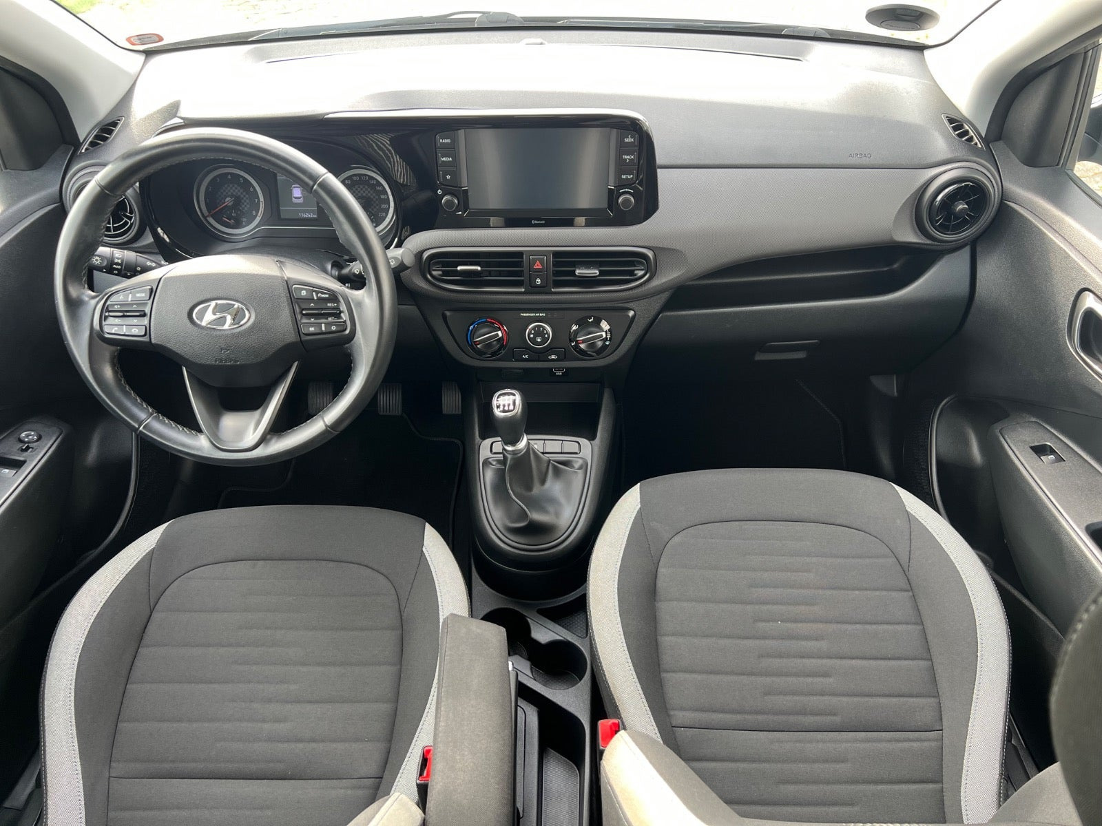 Sølv Hyundai i10 fra 2020