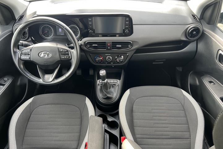 Sølv Hyundai i10 fra 2020