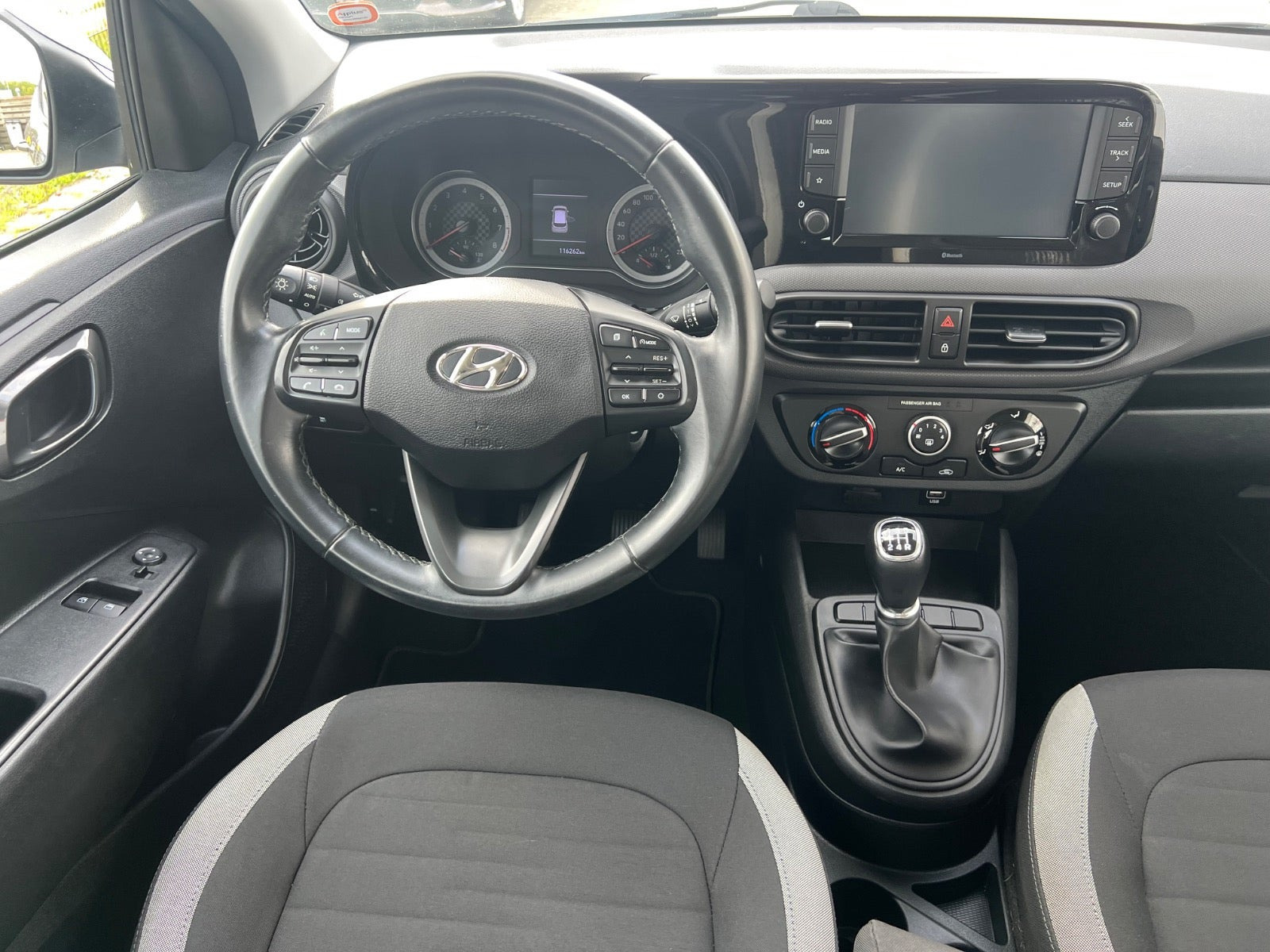 Sølv Hyundai i10 fra 2020