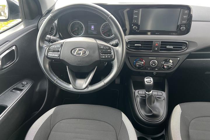 Sølv Hyundai i10 fra 2020