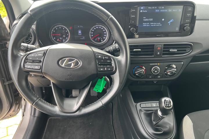 Sølv Hyundai i10 fra 2020