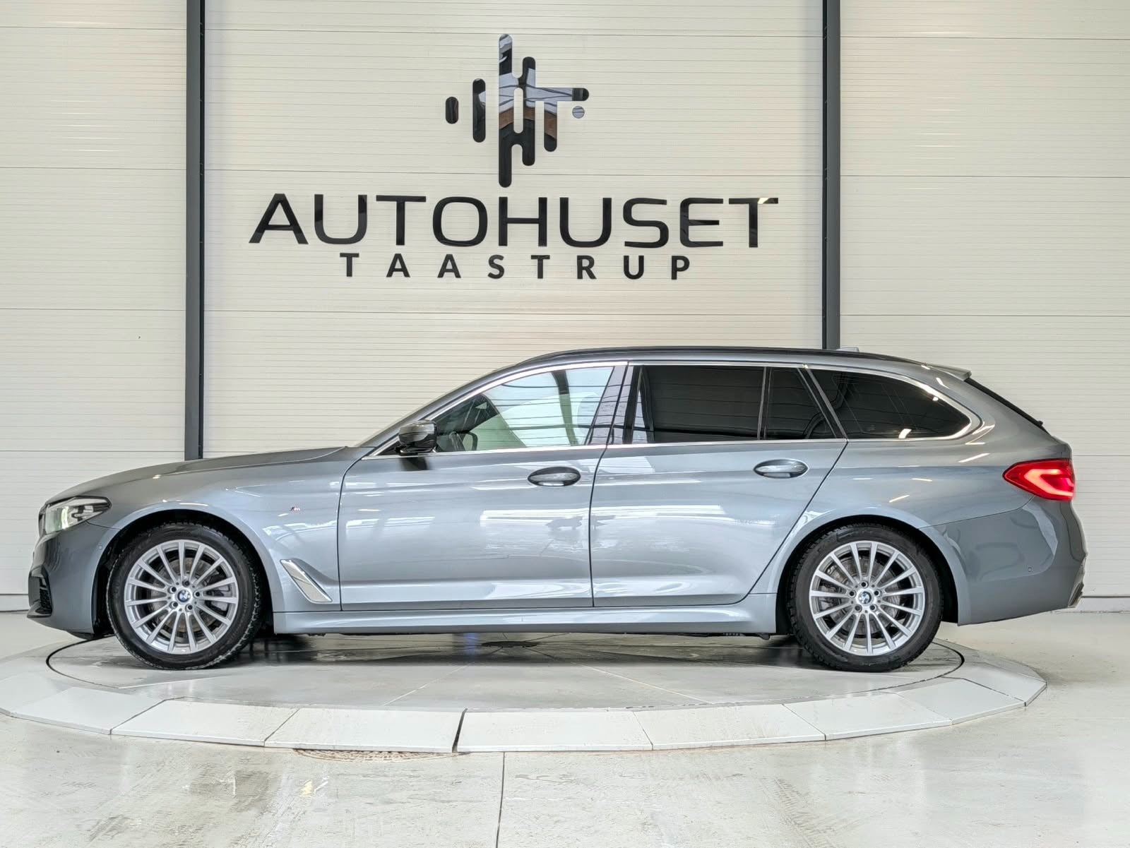 Grå BMW 520d fra 2020