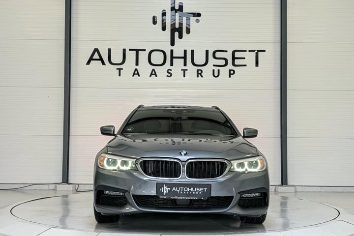Grå BMW 520d fra 2020
