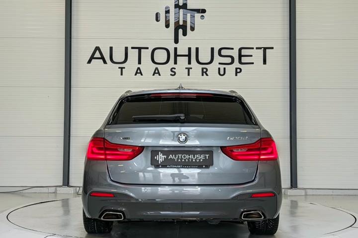 Grå BMW 520d fra 2020
