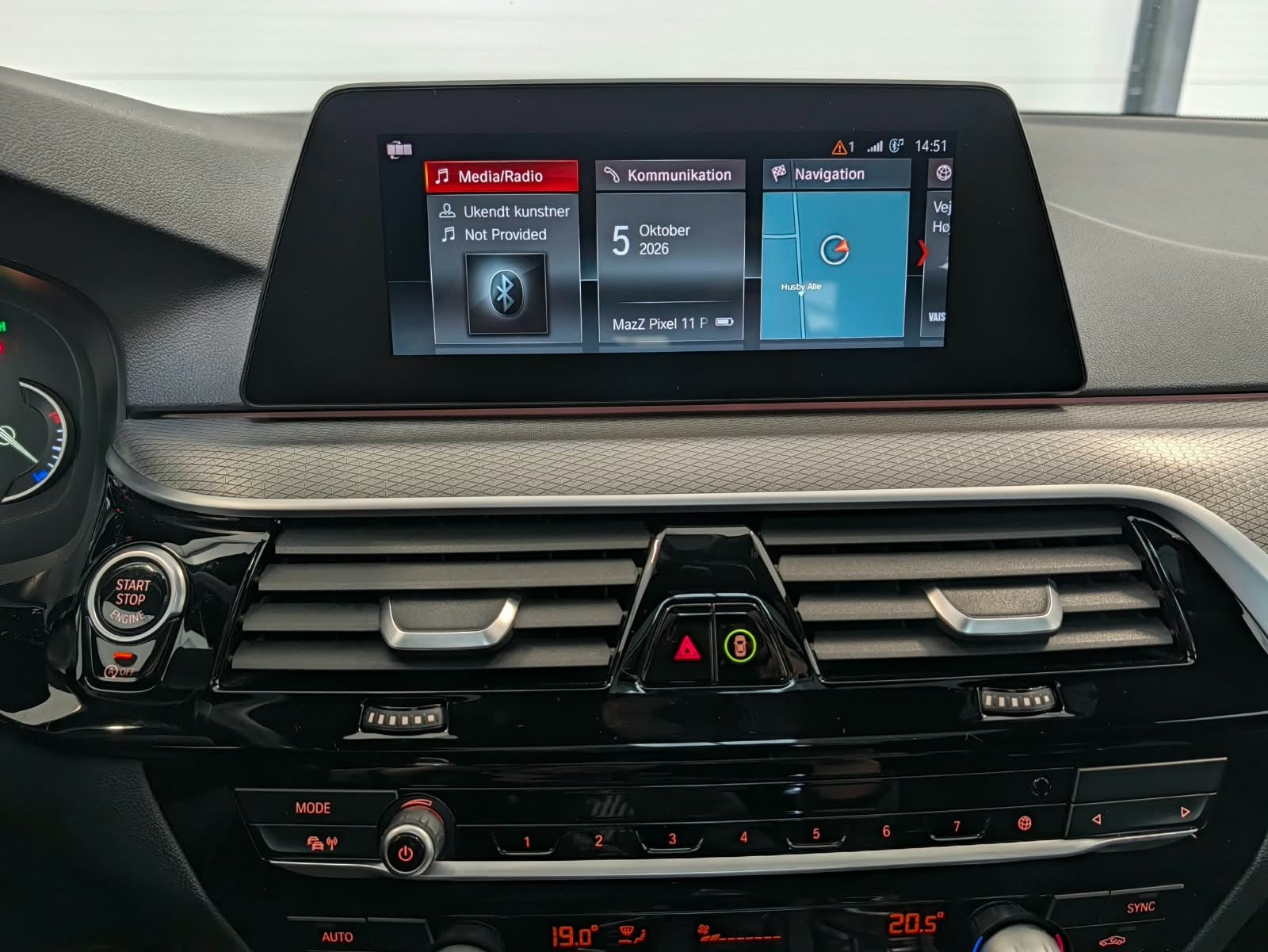 Grå BMW 520d fra 2020