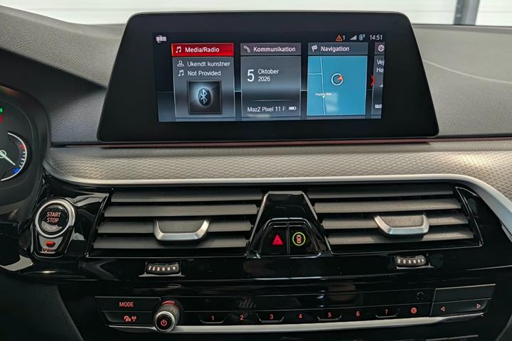 Grå BMW 520d fra 2020