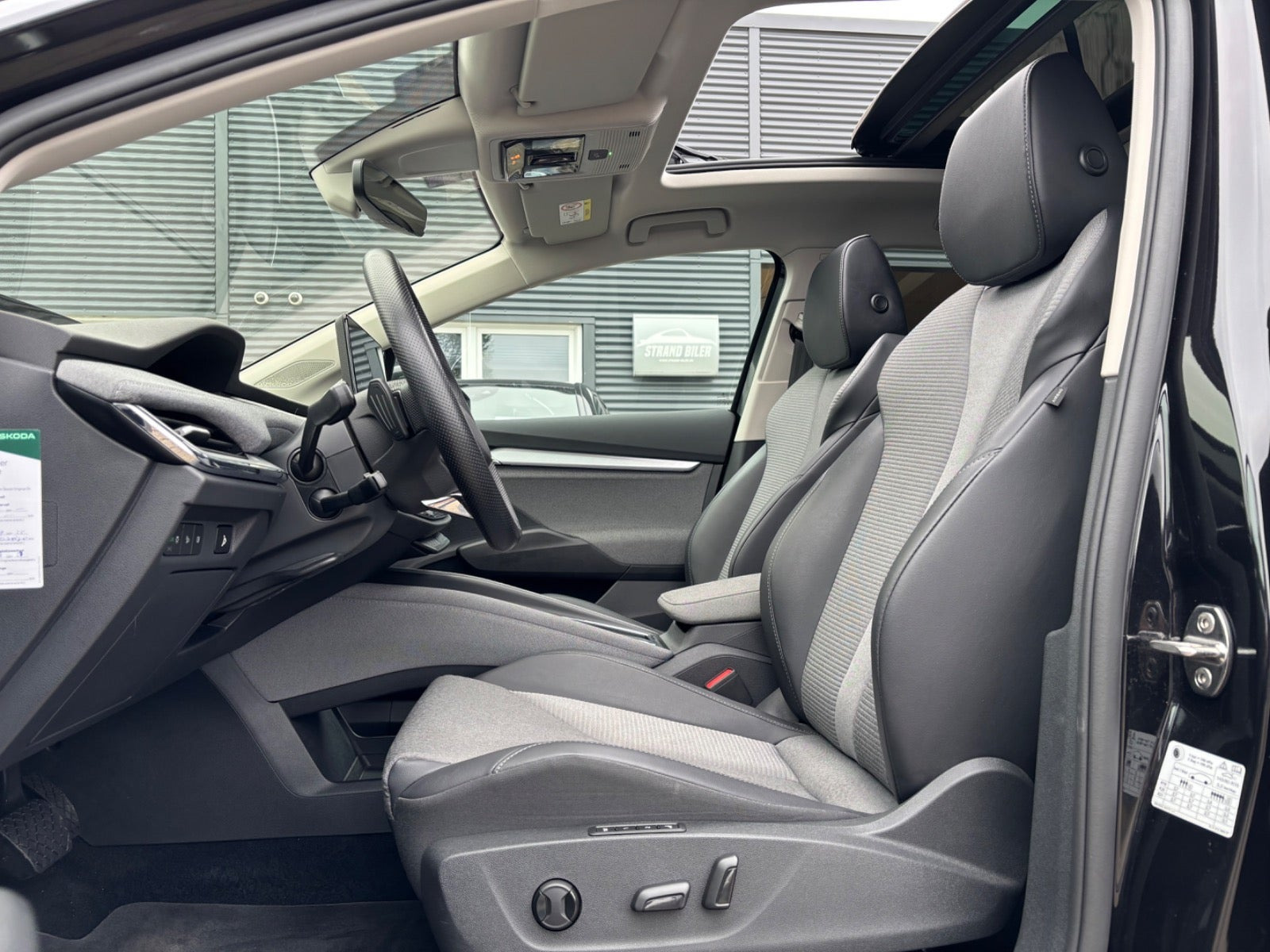 Sort Skoda Enyaq fra 2023