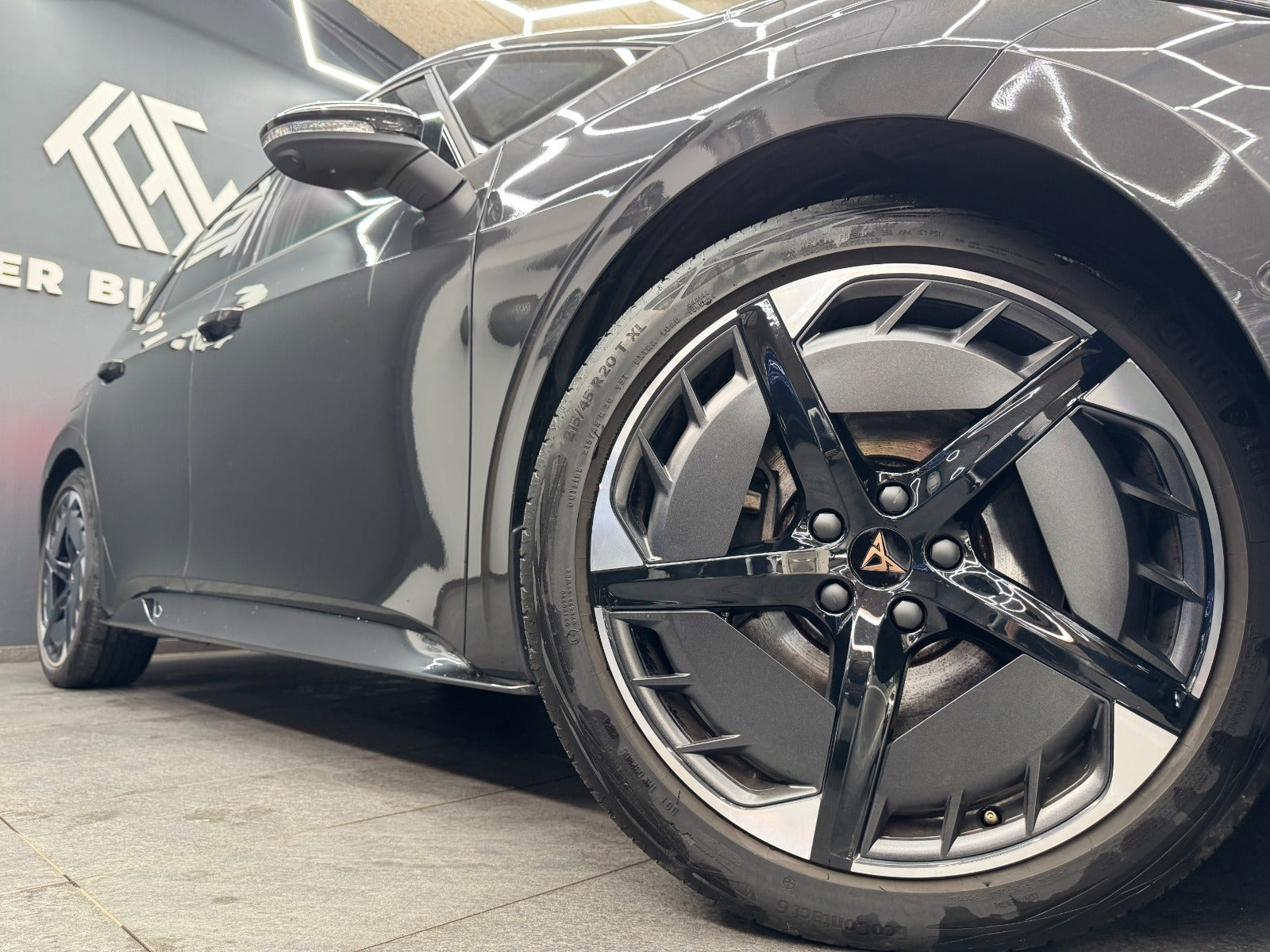 Grå Cupra Born fra 2023