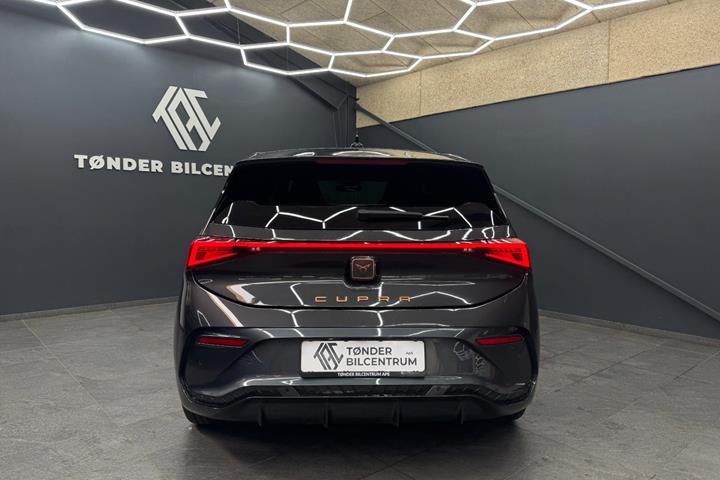 Grå Cupra Born fra 2023
