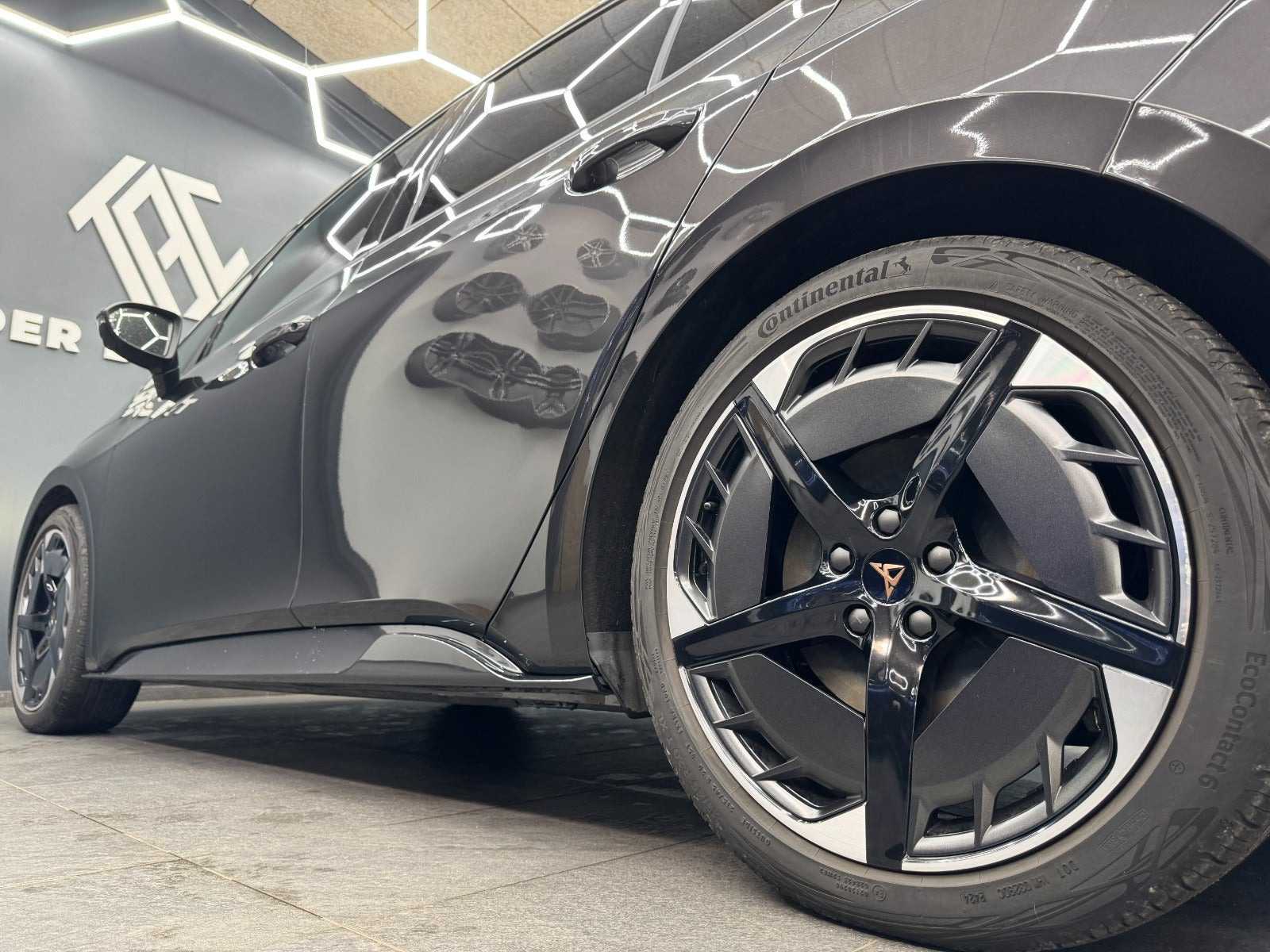 Grå Cupra Born fra 2023