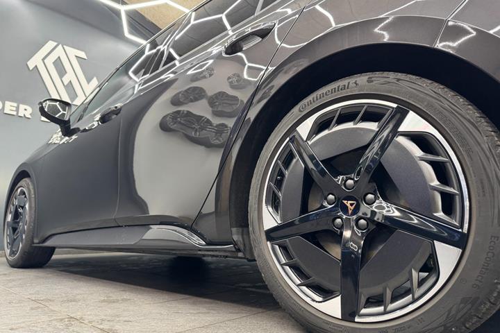 Grå Cupra Born fra 2023