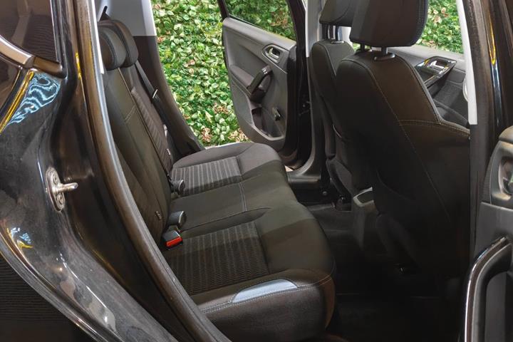 undefined Peugeot 208 fra 2015