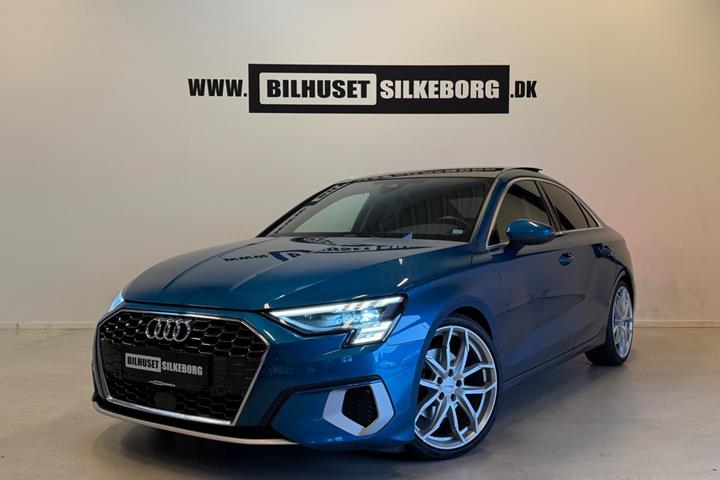 Hvid Audi A3 fra 2021 set udefra