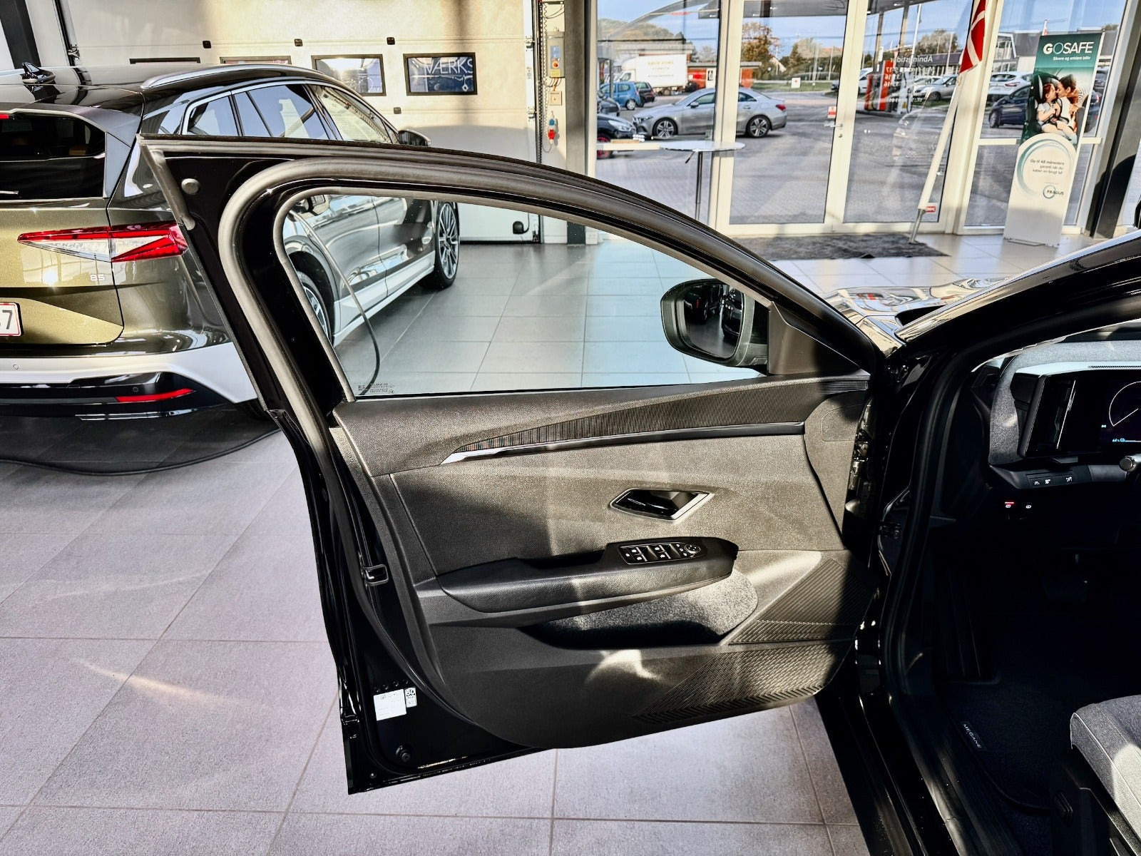 Sort Renault Megane E-Tech fra 2023