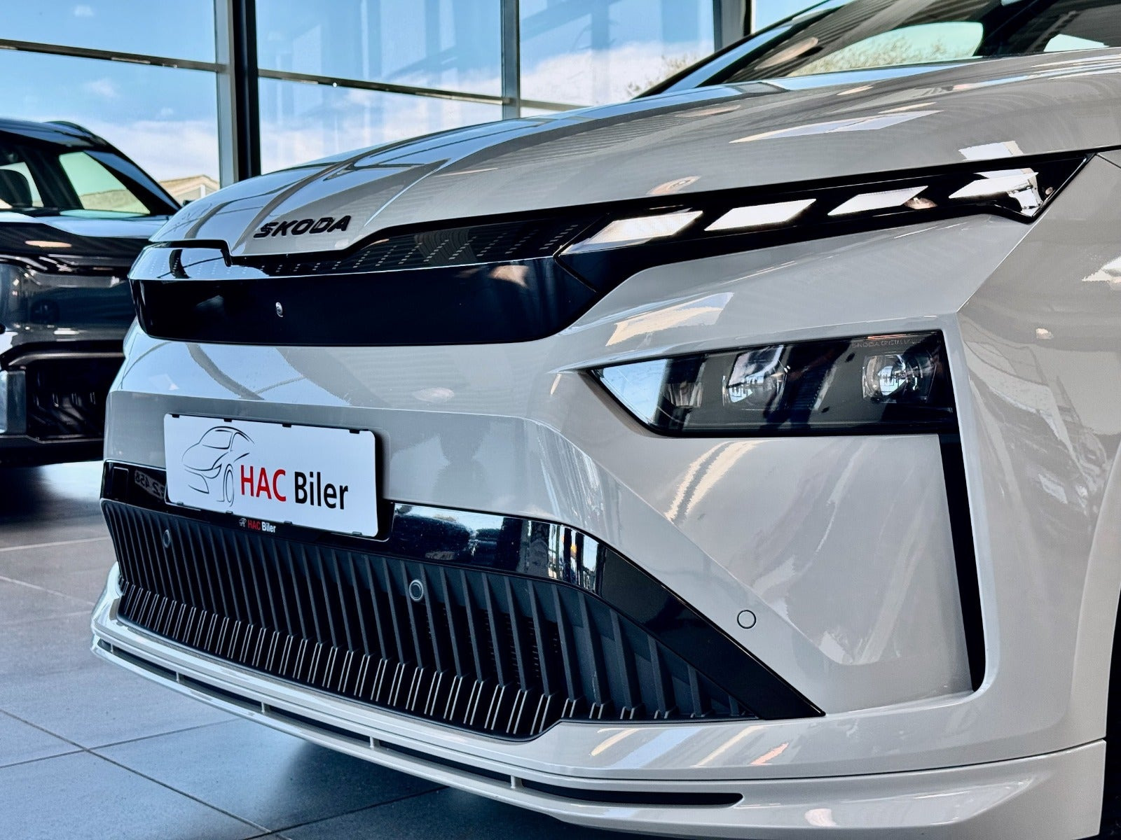 Grå Skoda Enyaq fra 2026