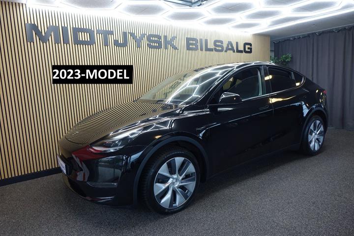 Sort Tesla Model Y fra 2023