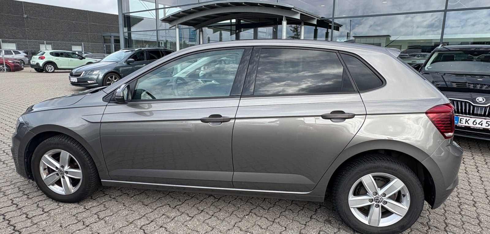Grå VW Polo fra 2021