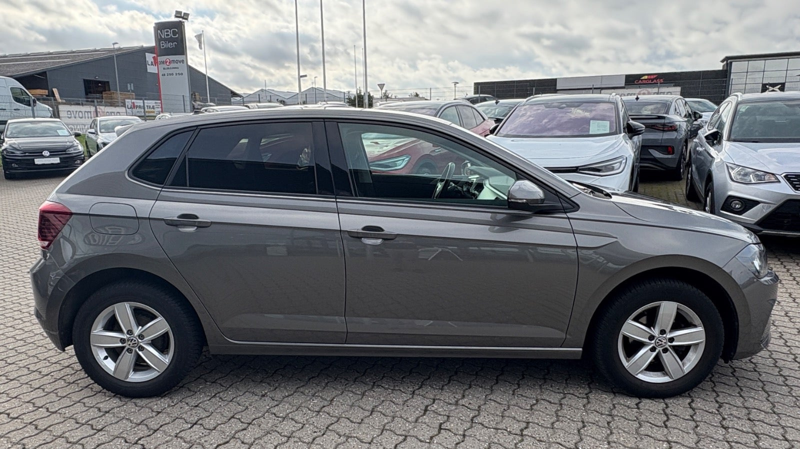 Grå VW Polo fra 2021