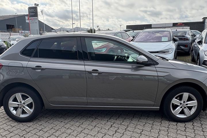 Grå VW Polo fra 2021