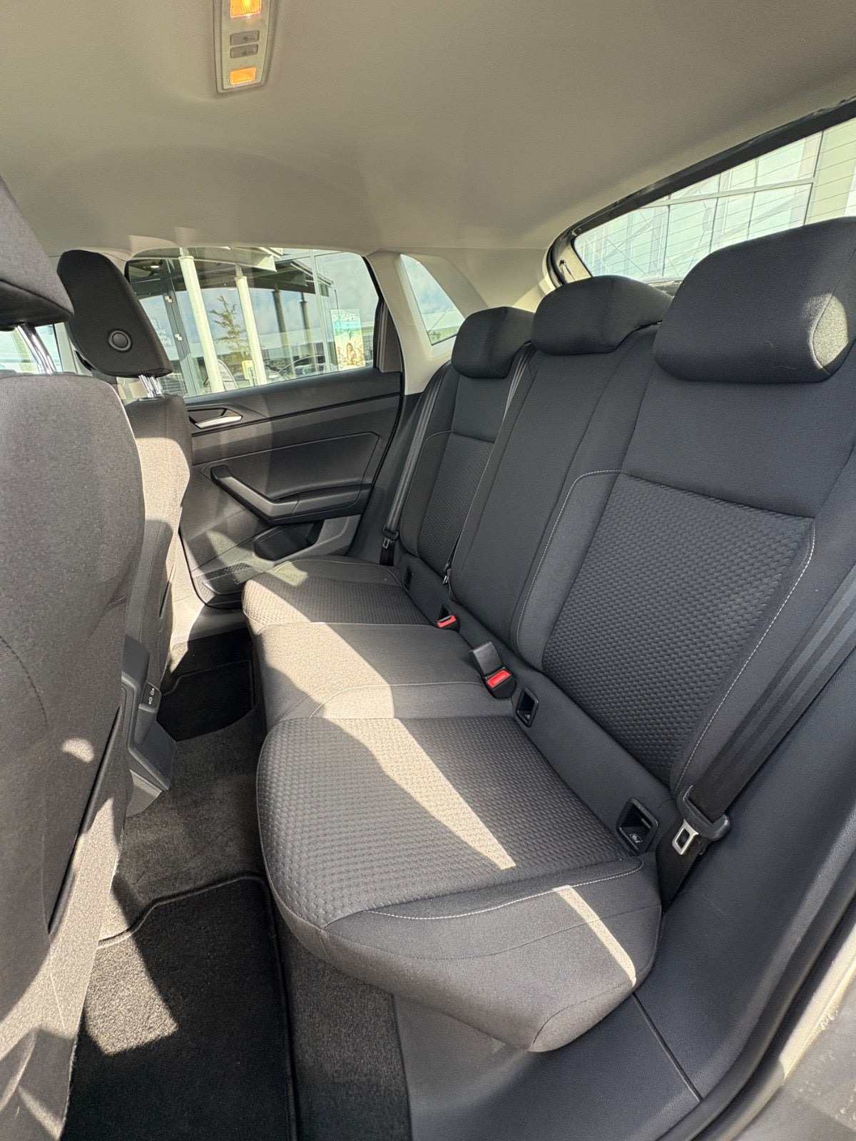 Grå VW Polo fra 2021